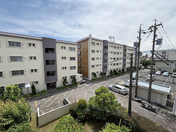 3階建ての3階部分につき日当たり通風良好です！