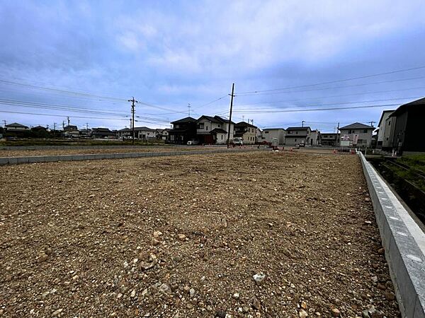広々としたお庭や、駐車場を持つ事も可能！完成後の生活もしやすい平坦なお土地です♪