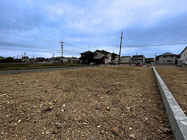 広々としたお庭や、駐車場を持つ事も可能！完成後の生活もしやすい平坦なお土地です♪