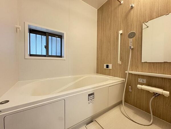 小窓付きの浴槽は換気がしっかりとできます！