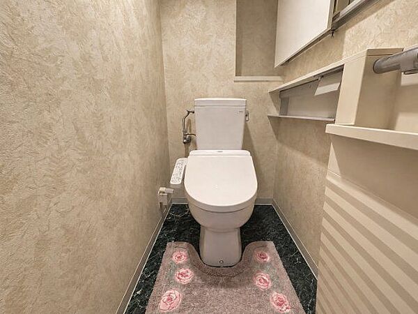 トイレには快適な温水洗浄便座付き！※一部CG加工により残置物を除去しています。