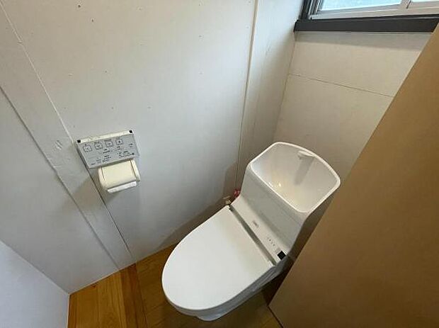 《トイレ》1階と2階にそれぞれ設置されていて便利です。