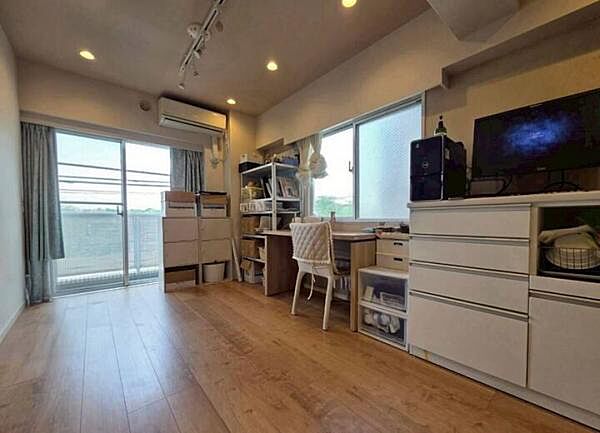 《LDK》北東角部屋で明るく居心地の良い空間です。