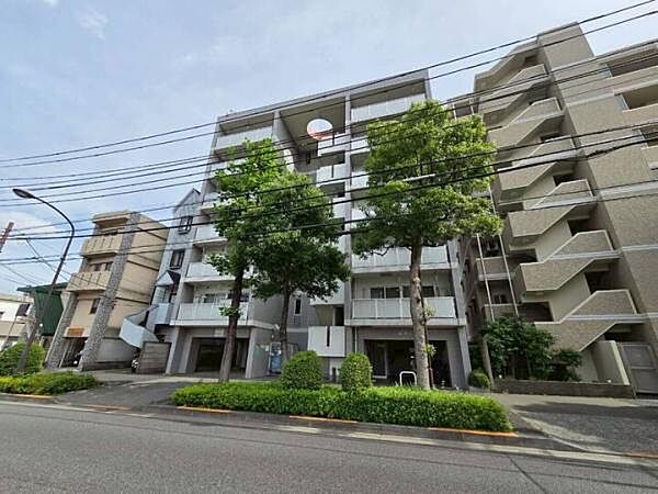 《外観》コンビニ徒歩3分！駅周辺には大型の商業施設も多々あり閑静な住宅街ながら利便性の良いエリアです