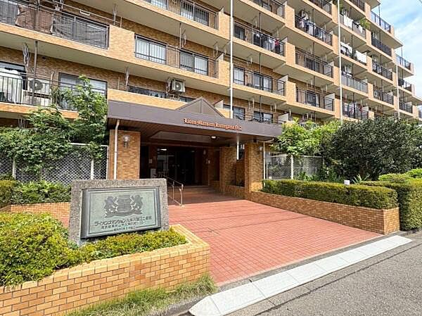 《エントランス》趣のあるライオンズマンションのエントランス。