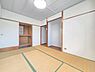 和室：《和室》こちらは北側6帖和室です。床の間もあるので、本棚を置いたりオープンクローゼットとしても利用可