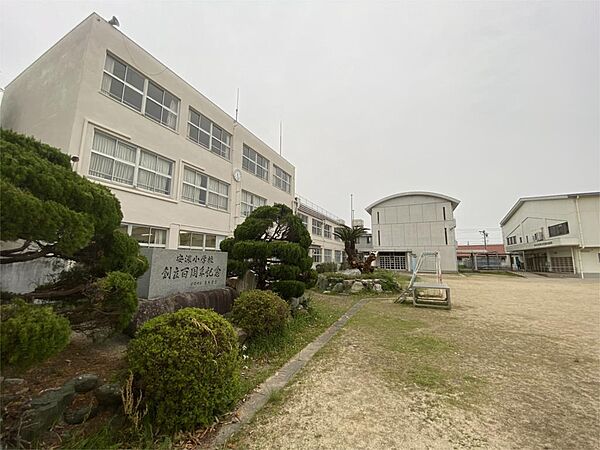 津市立安濃小学校（2063m）
