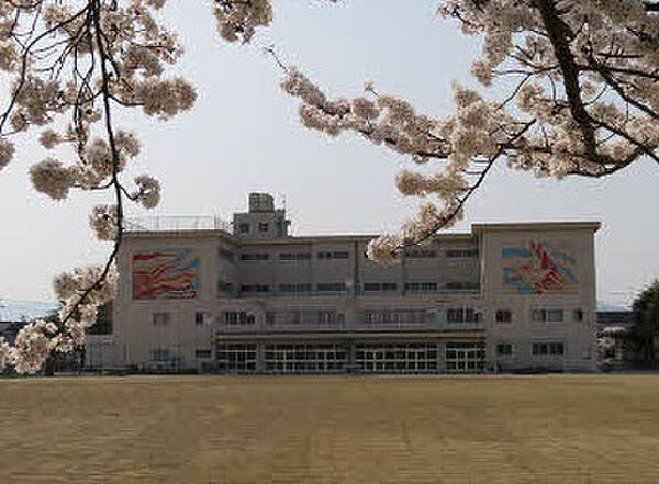 津市立西橋内中学校（974m）
