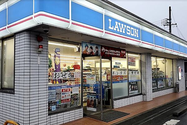 ローソン 安濃町草生店（904m）