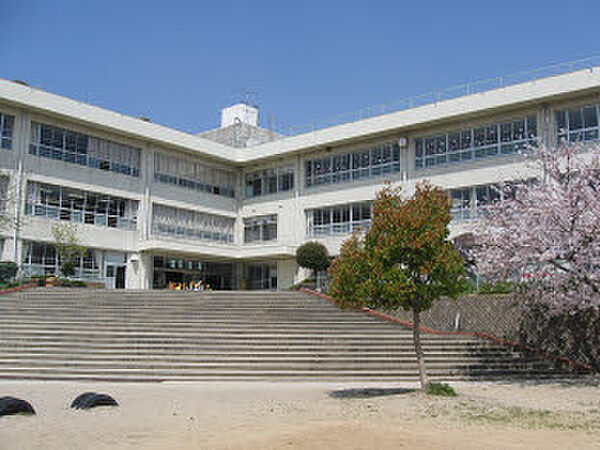 津市立千里ケ丘小学校（1497m）