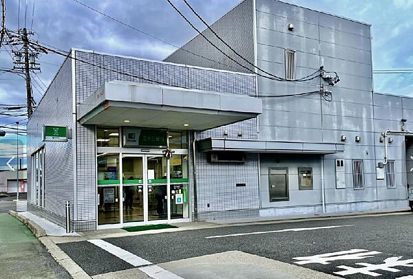 三十三銀行千里支店（1479m）