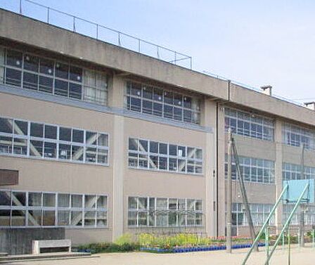 津市立藤水小学校(364m)