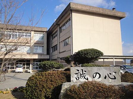 津市立南立誠小学校(395m)