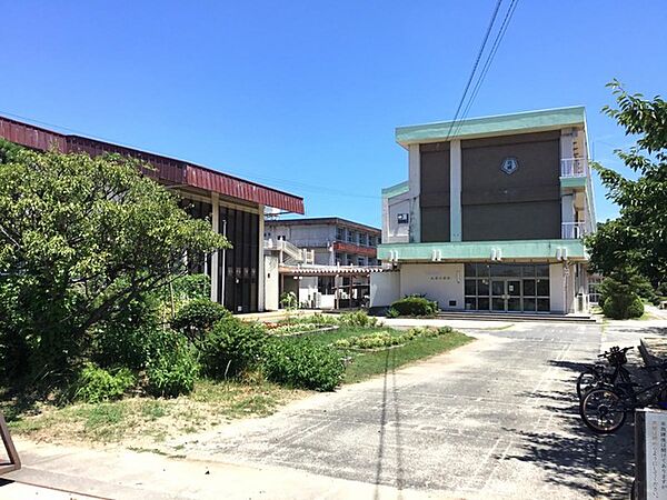 津市立立成小学校（1365m）