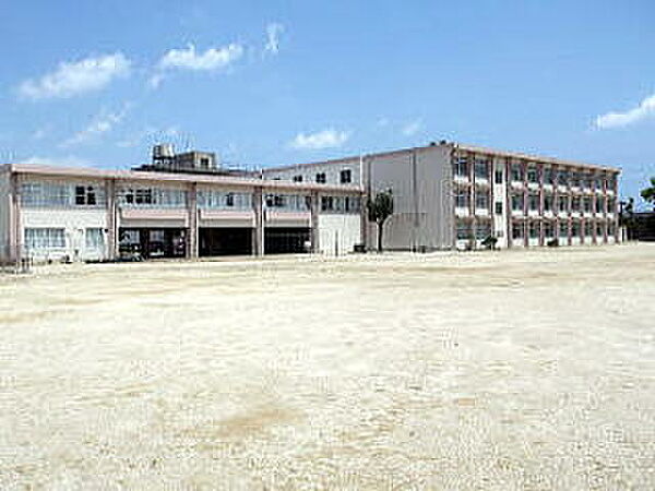 津市立一身田中学校（1315m）