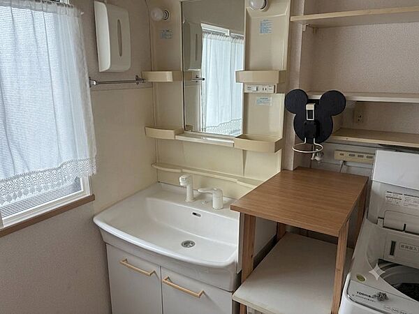 洗面化粧台※AI加工にて生活雑貨類を消しています