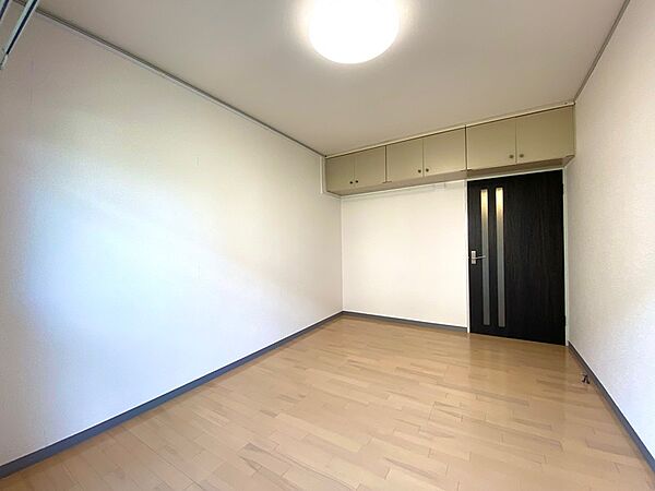 【洋室約6帖】