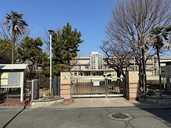四日市市立中部西小学校（910m）