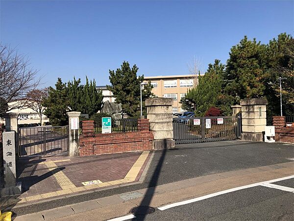 四日市市立富田小学校（666m）