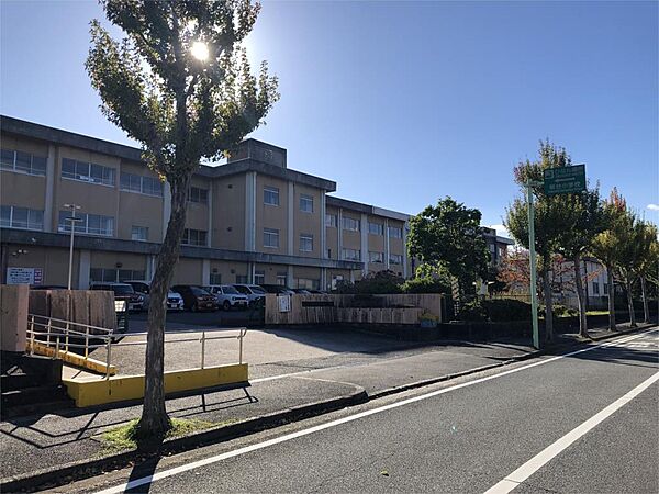四日市市立桜台小学校（400m）