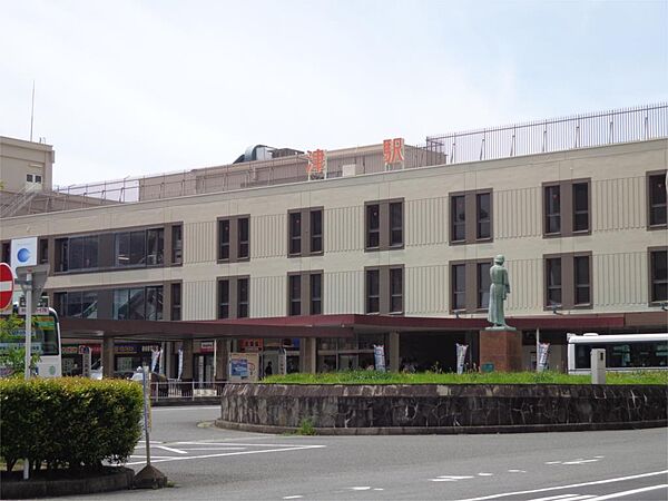 津駅（1253m）