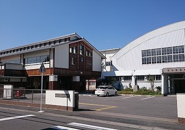 亀山市立亀山中学校（1829m）
