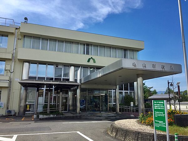 亀山市役所（1498m）