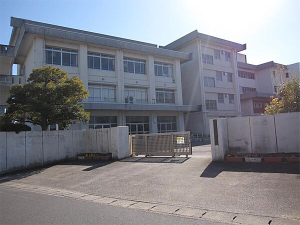 鈴鹿市立鼓ケ浦中学校（397m）