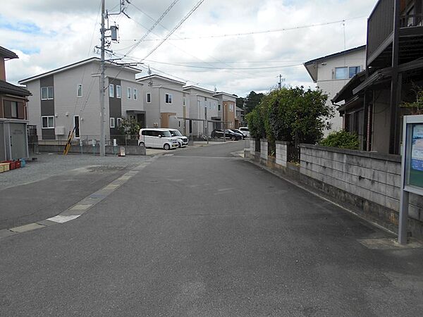 南側接面道路