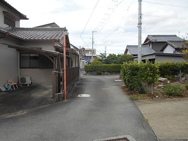北側接面道路