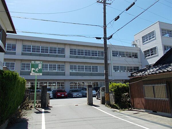 松阪市立第四小学校（305m）