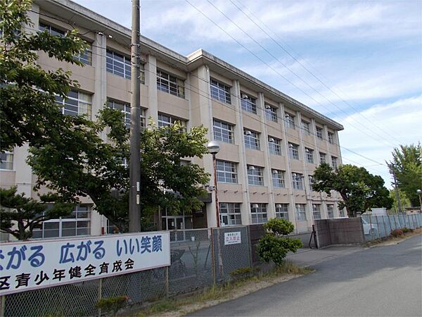 松阪市立西中学校（1762m）