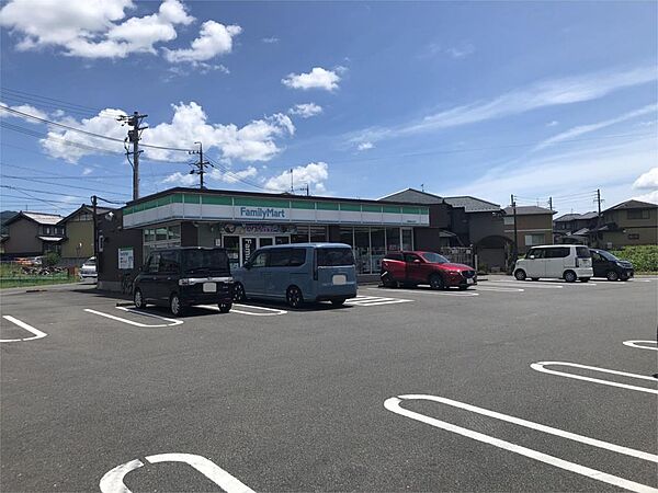 ファミリーマート 北勢麻生田店（45m）