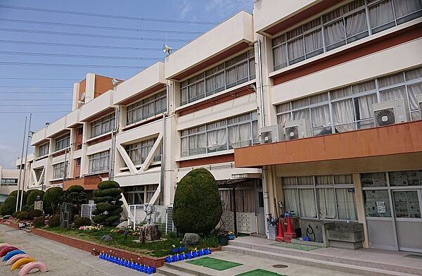 桑名市立七和小学校（1100m）