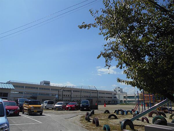 桑名市立益世小学校（981m）