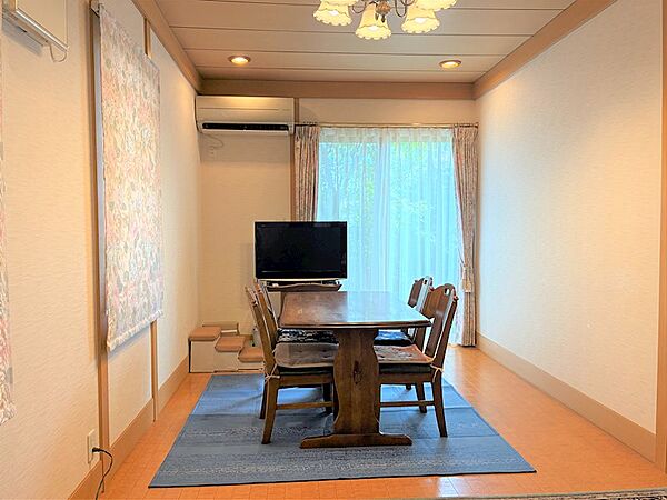 ゆったりと広いダイニング