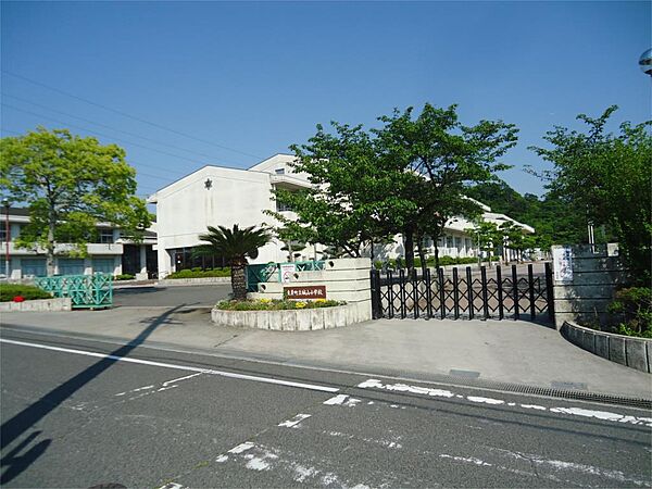 東員町立城山小学校（1090m）