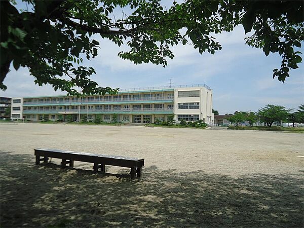 桑名市立立教小学校（709m）