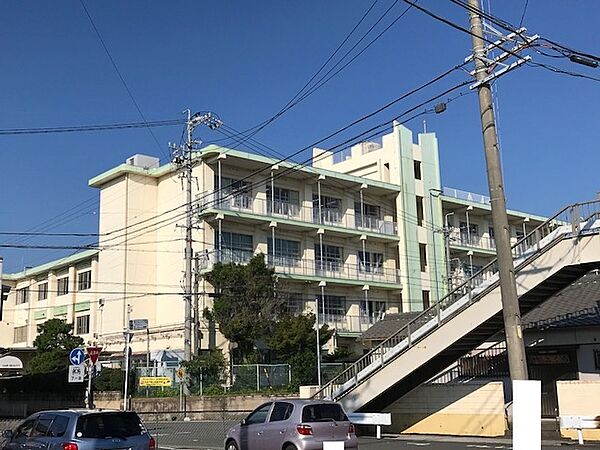 桑名市立在良小学校（850m）
