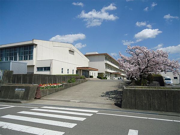 東員町立東員第二中学校（930m）