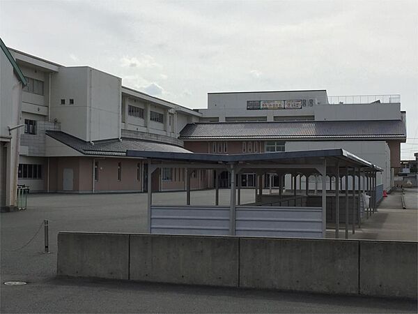 伊勢市立厚生中学校（986m）