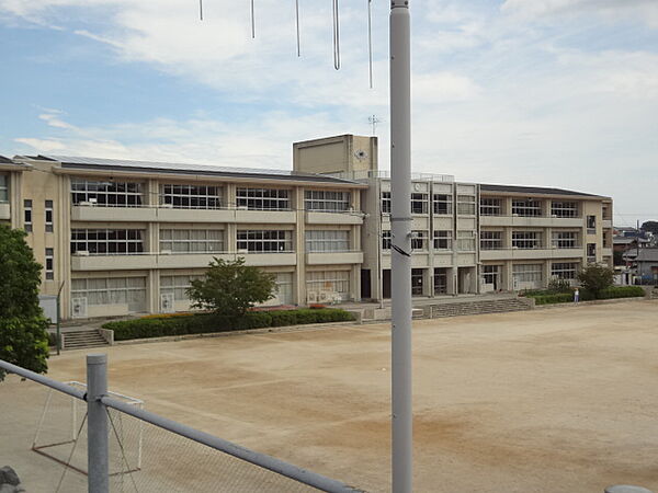 伊勢市立明倫小学校（940m）