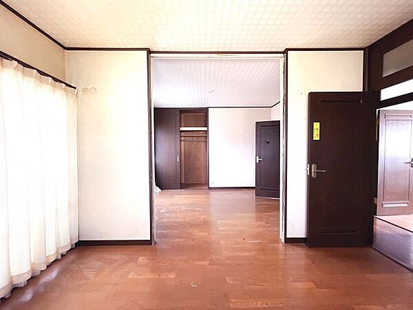【2階東側洋室】洋室2室合わせると約12.0帖ございます！