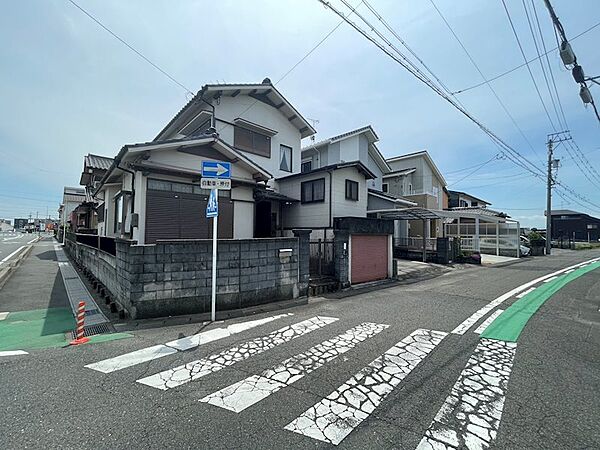 【北東側から撮影】建築条件はありませんので、お好みのハウスメーカー、工務店にて建物を建築していただけます。