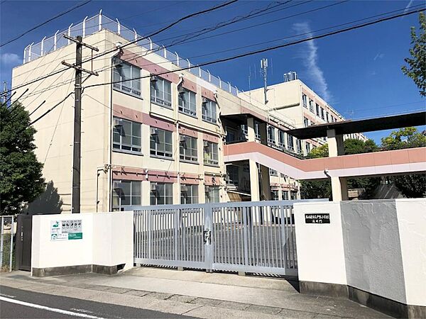 名古屋市立戸笠小学校（700m）
