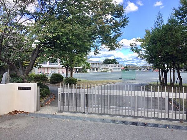 みよし市立北部小学校（462m）