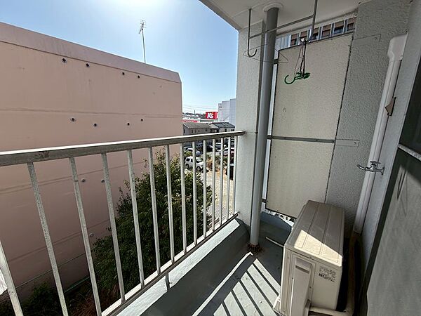 南面バルコニーにて陽当り良好！