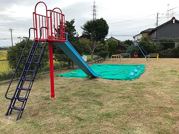 ■すぐ近くに広い公園があります。物件から1分かかりません。