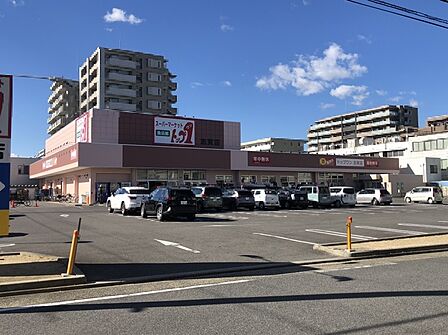 トップワン志賀店(571m)
