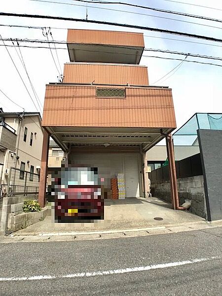★鉄骨造の3階建てです！